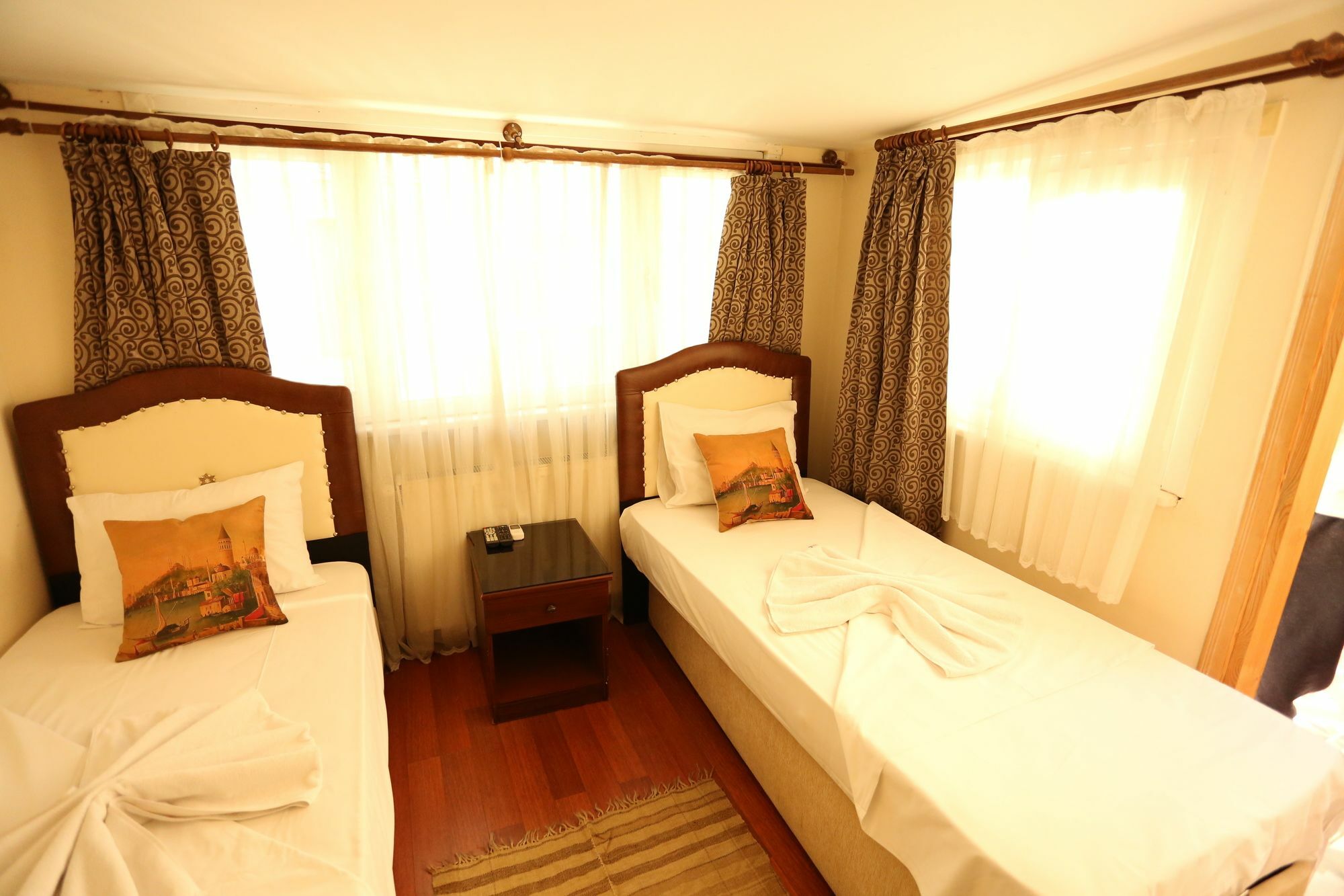 Dos Hermanos Hotel Istanbul Exteriör bild